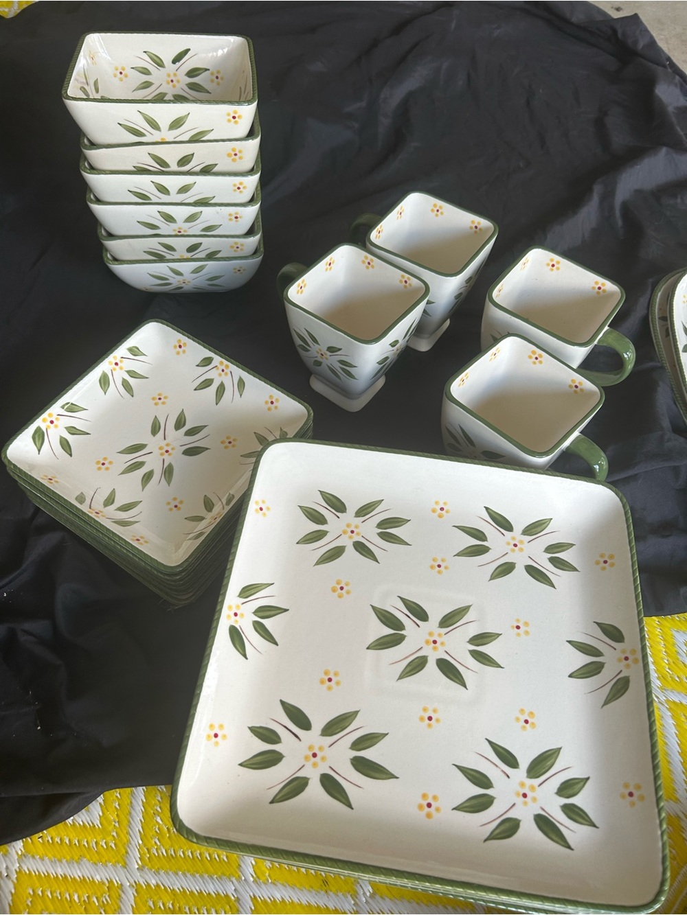 Green Leaf Pattern Square Dinnerware Set -